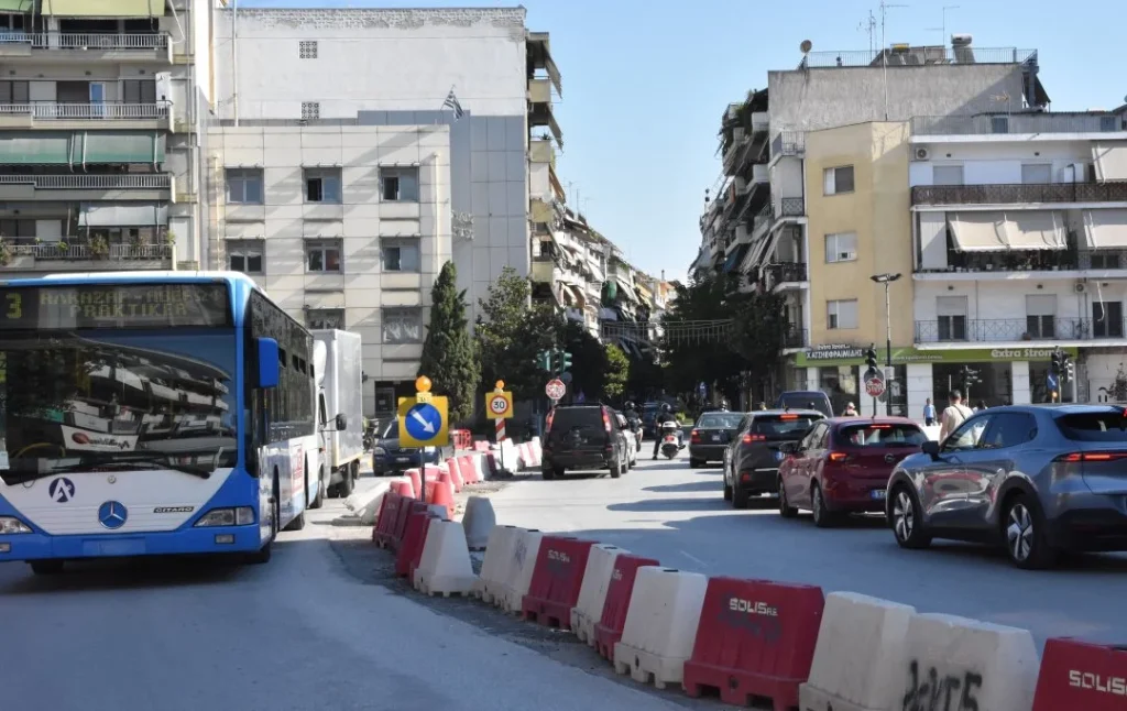 Στιγμιότυπο από τα έργα στη συμβολή Ηρ. Πολυτεχνείου και Φαρσάλων.
