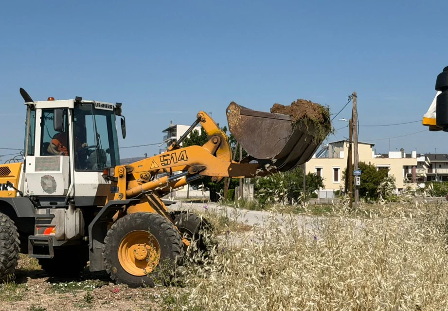 Στιγμιότυπο από την δράση απομάκρυνσης αποβλήτων εκσκαφών, κατασκευών και κατεδαφίσεων (μπαζών) στην Γιάννουλη.
