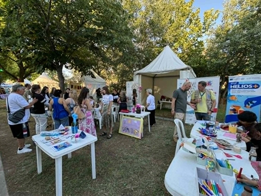 Στιγμιότυπο από το περίπτερο του κέντρου Κοινότητας στο Φεστιβάλ Πηνείου