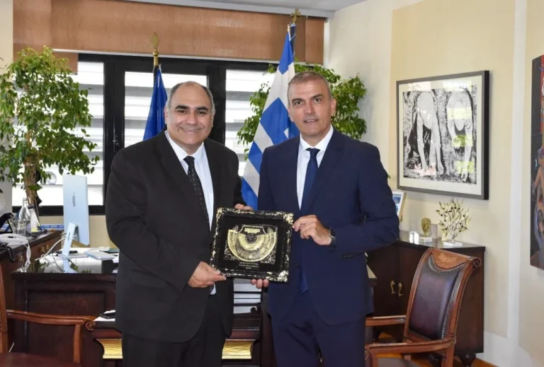 Συνάντηση με τον Πρέσβη της Κύπρου είχε ο Δήμαρχος Λαρισαίων – Ενισχύονται οι δεσμοί της Λάρισας με τις αδελφές πόλεις της Κύπρου