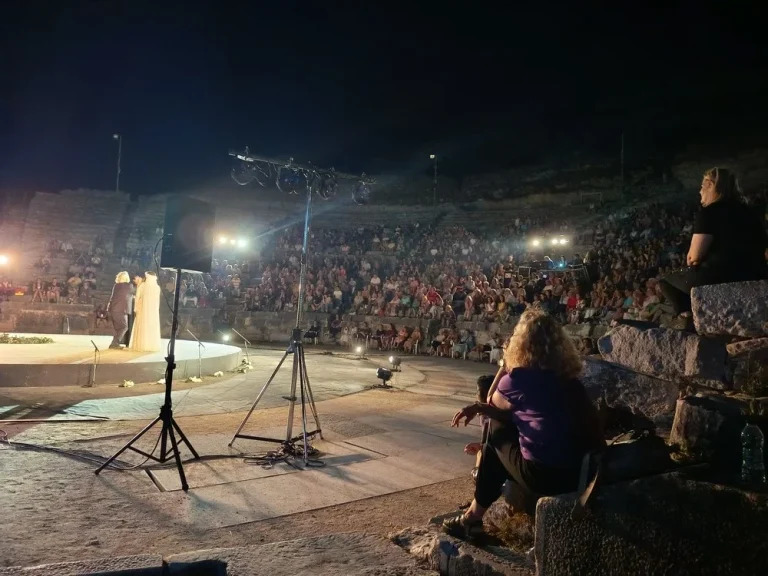 Στιγμιότυπο από την παράσταση Ματωμένος γάμος στο αρχαίο θέατρο των Φιλίππων