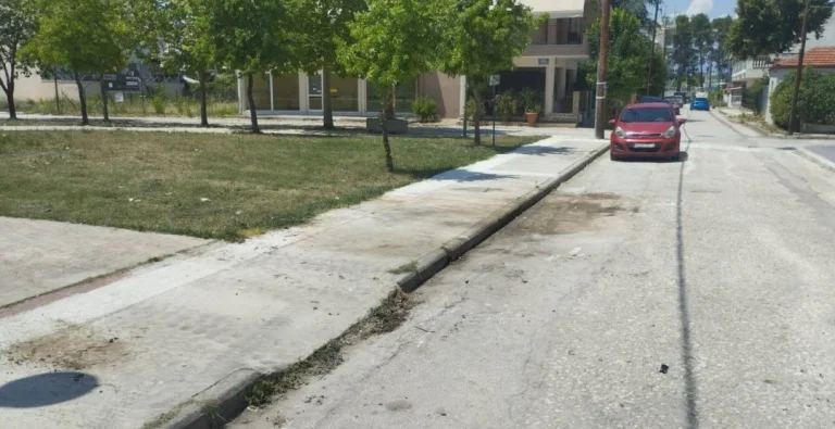 Βαριά «καμπάνα» για τα ογκώδη στην πλατεία Αλησμόνητων Πατρίδων στο Αβέρωφ