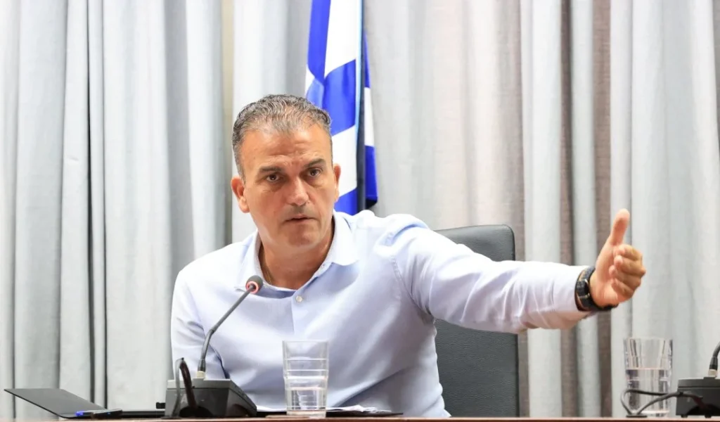 Ο Δήμαρχος Λαρισαίων Αθανάσιος Μαμάκος στην Αίθουσα Δημοτικού Συμβουλίου