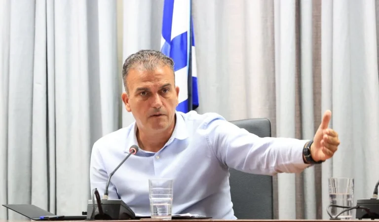 Ο Δήμαρχος Λαρισαίων Αθανάσιος Μαμάκος στην Αίθουσα Δημοτικού Συμβουλίου
