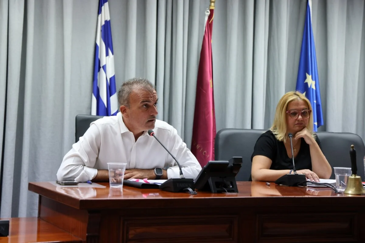 Στιγμιότυπο από τη συνεδρίαση του Δημοτικού Συμβουλίου Λαρισαίων την 17/8/2026