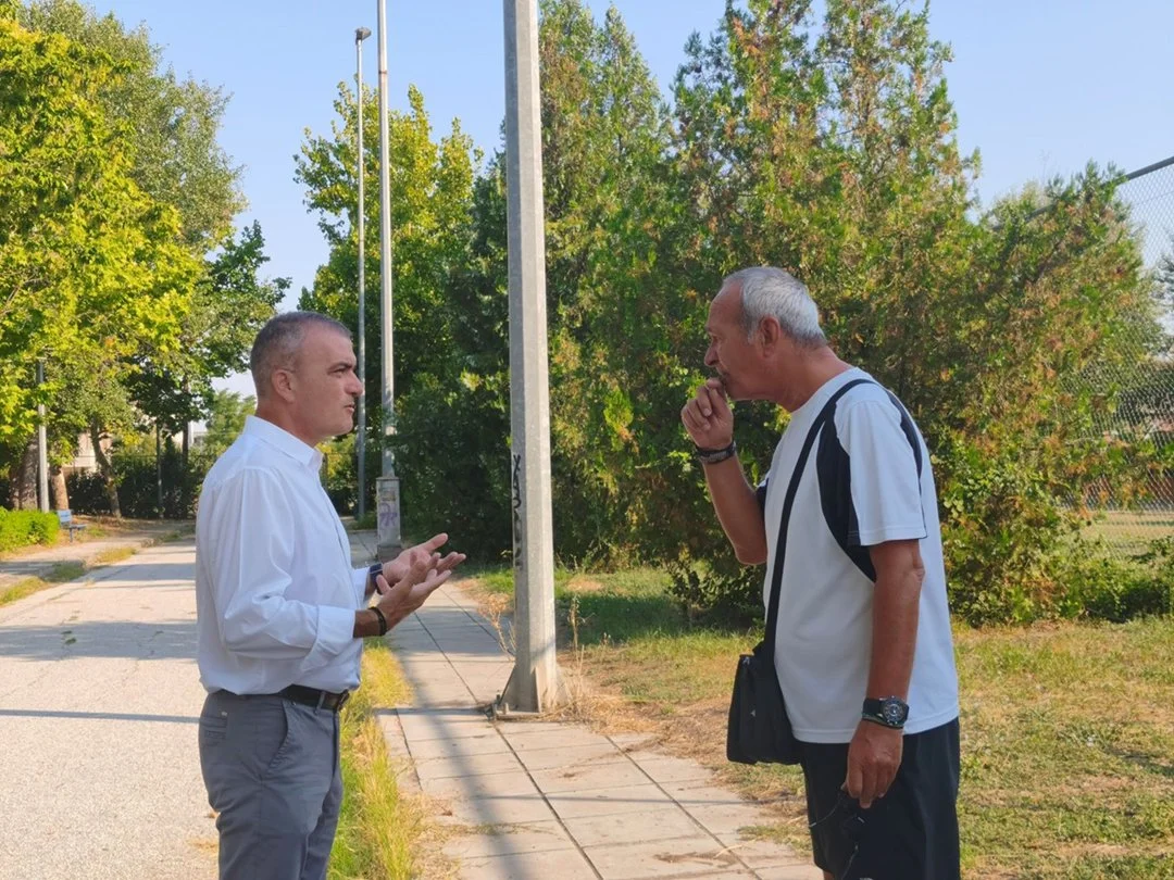 Στιγμιότυπο από την επίσκεψη στο γήπεδο ποδοσφαίρου «Δ.Κουκουλίτσιος-Δ.Μουσιάρης» όπου γίνεται ανακατασκευή των κερκίδων.