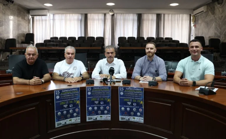 Στιγμιότυπο από την συνέντευξη τύπου για το 25ο Πανελλήνιο Φιλανθρωπικό Τουρνουά Παλαιμάχων.
