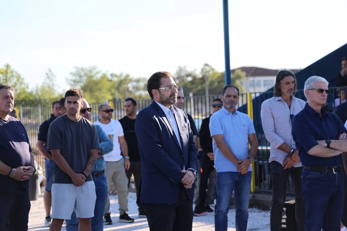 Στιγμιότυπο από τα εγκαίνια για το ανακαινισμένο γήπεδο ποδοσφαίρου της Φαλάνης.