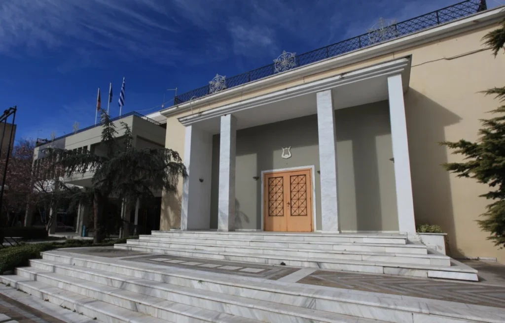 Η δεύτερη είσοδος του Δημοτικού Ωδείου Λάρισας.
