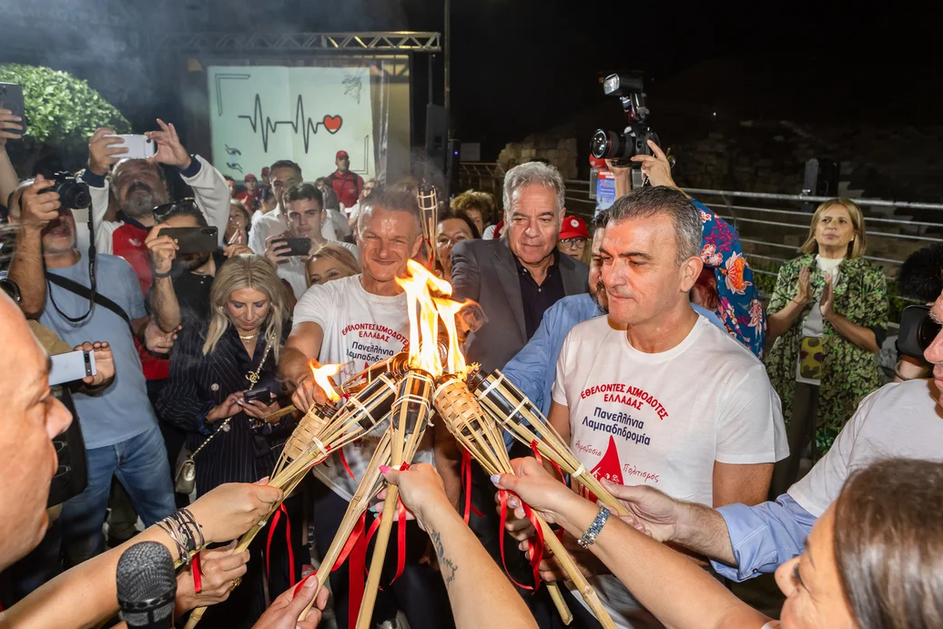 Στιγμιότυπο από την 24η Πανελλήνια Λαμπαδηδρομία Εθελοντών Αιμοδοτών.