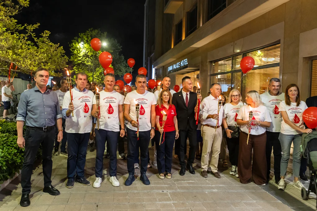 Στιγμιότυπο από την 24η Πανελλήνια Λαμπαδηδρομία Εθελοντών Αιμοδοτών.