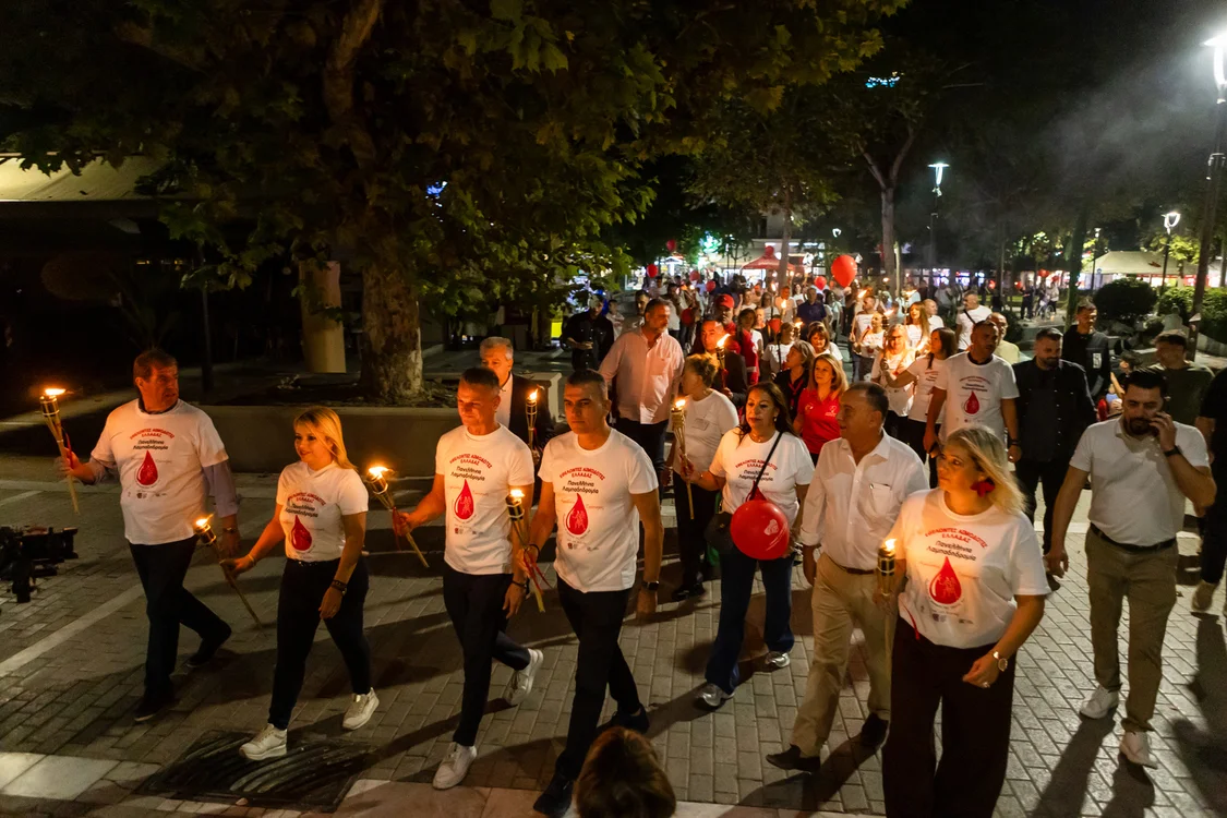 Στιγμιότυπο από την 24η Πανελλήνια Λαμπαδηδρομία Εθελοντών Αιμοδοτών.
