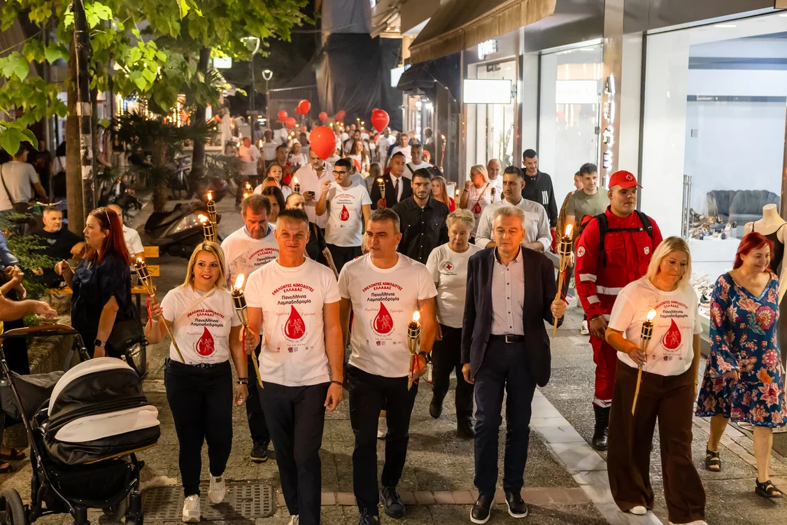 Στιγμιότυπο από την 24η Πανελλήνια Λαμπαδηδρομία Εθελοντών Αιμοδοτών.