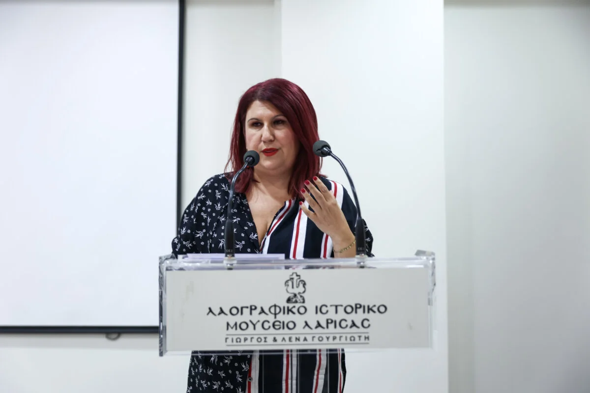 Στιγμιότυπο από τα εγκαίνια της έκθεσης «27+26 Ίχνη χειρός για ένα Μουσείο» στο Λαογραφικό Μουσείο.