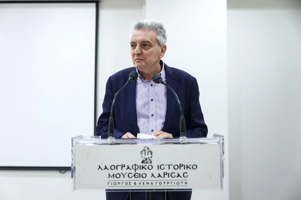 Στιγμιότυπο από τα εγκαίνια της έκθεσης «27+26 Ίχνη χειρός για ένα Μουσείο» στο Λαογραφικό Μουσείο.
