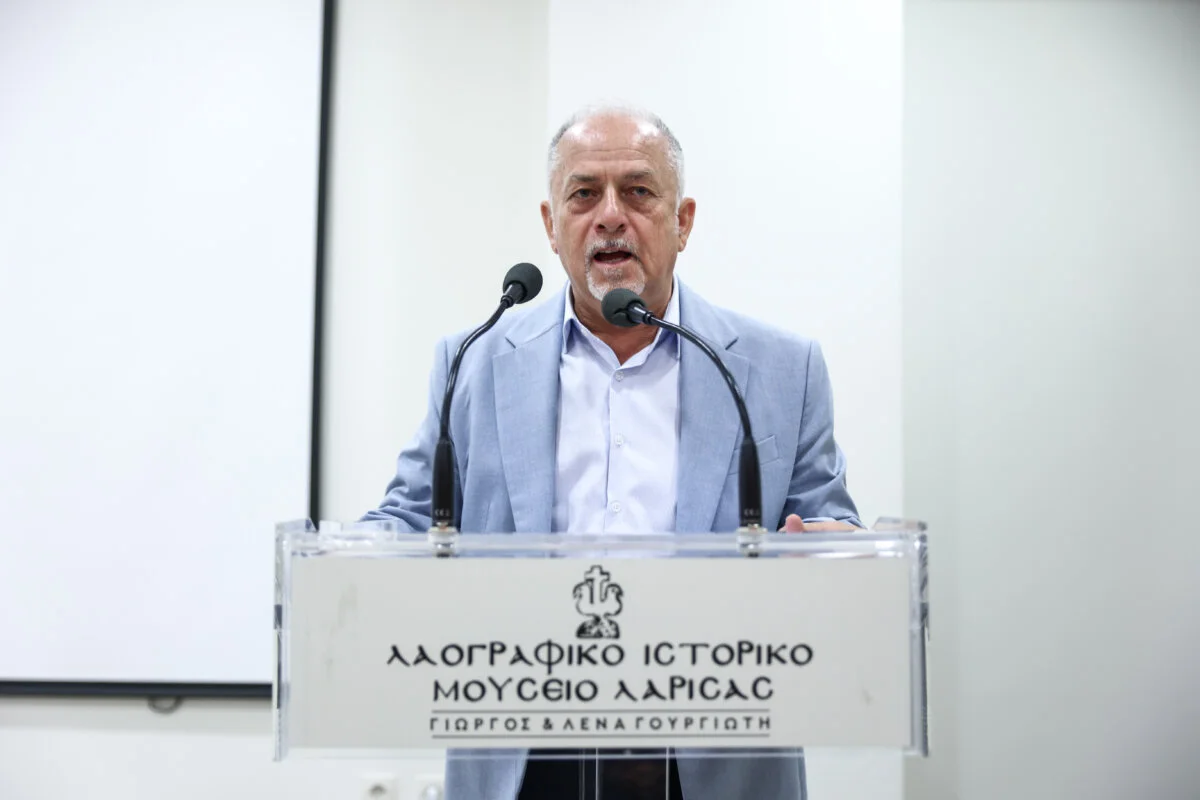 Στιγμιότυπο από τα εγκαίνια της έκθεσης «27+26 Ίχνη χειρός για ένα Μουσείο» στο Λαογραφικό Μουσείο.