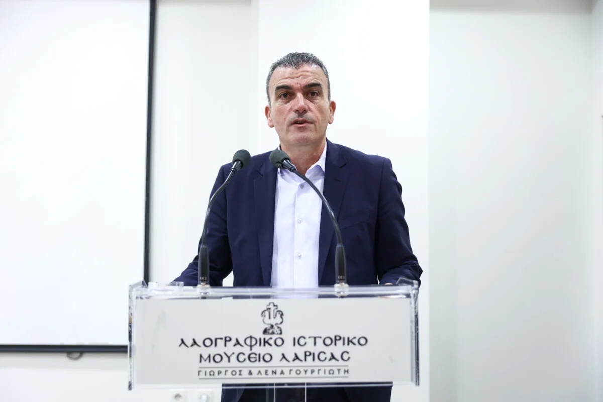 Στιγμιότυπο από τα εγκαίνια της έκθεσης «27+26 Ίχνη χειρός για ένα Μουσείο» στο Λαογραφικό Μουσείο.