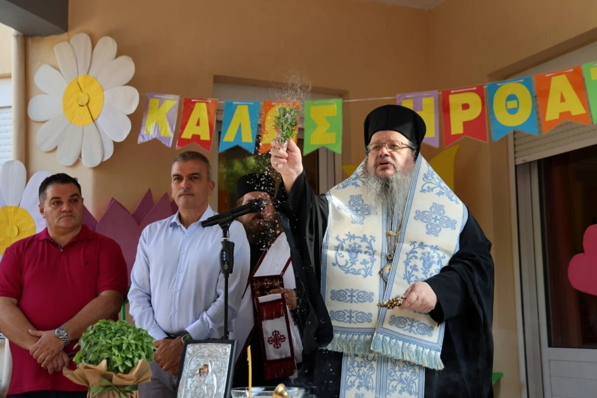 Στιγμιότυπο από την έναρξη της νέας χρονιάς και τον αγιασμό στον 6ο Παιδικό Σταθμό.