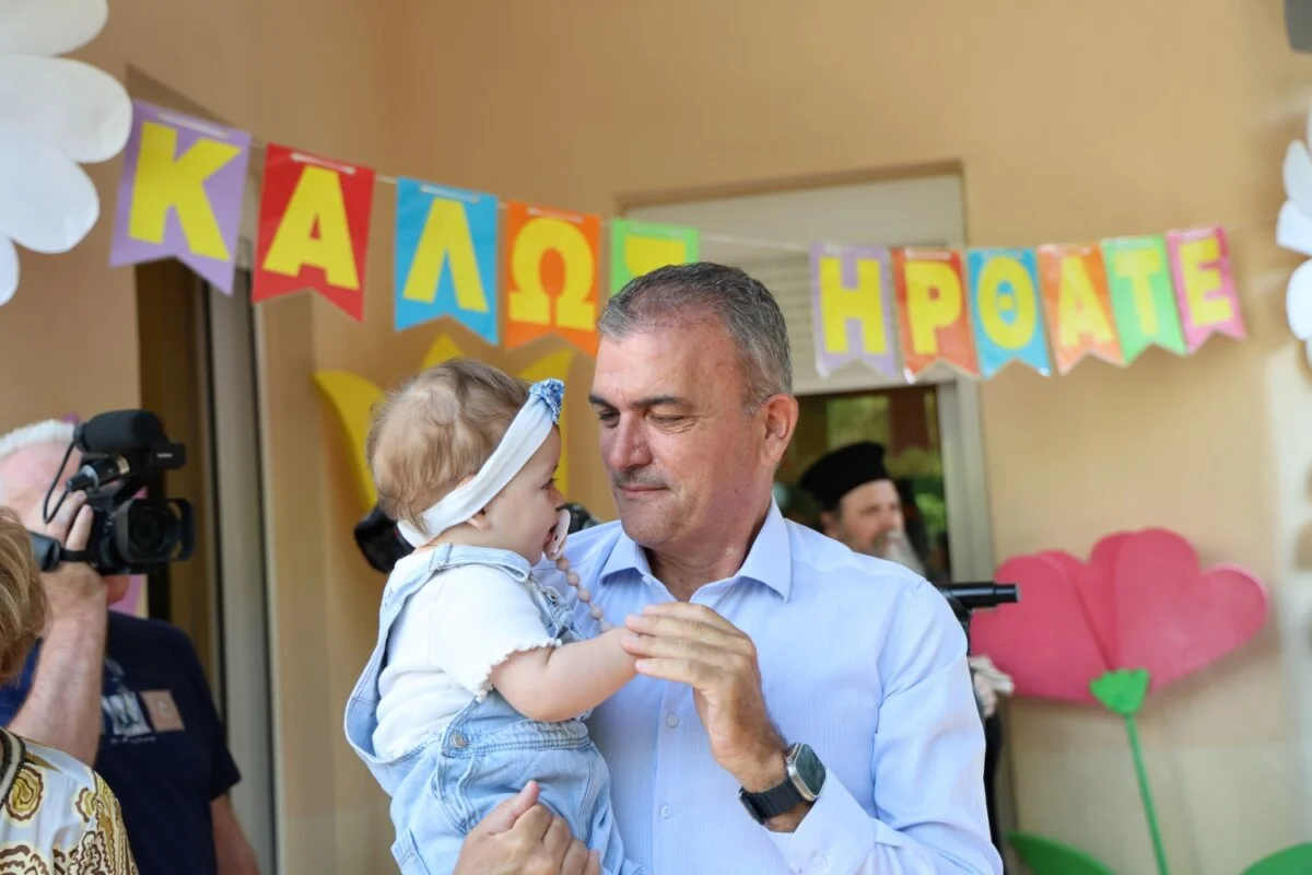 Στιγμιότυπο από την έναρξη της νέας χρονιάς και τον αγιασμό στον 6ο Παιδικό Σταθμό.