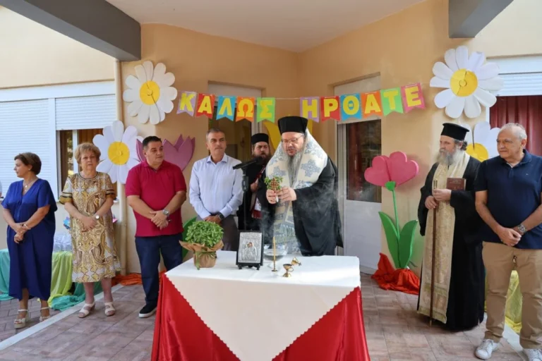 Στιγμιότυπο από την έναρξη της νέας χρονιάς και τον αγιασμό στον 6ο Παιδικό Σταθμό.