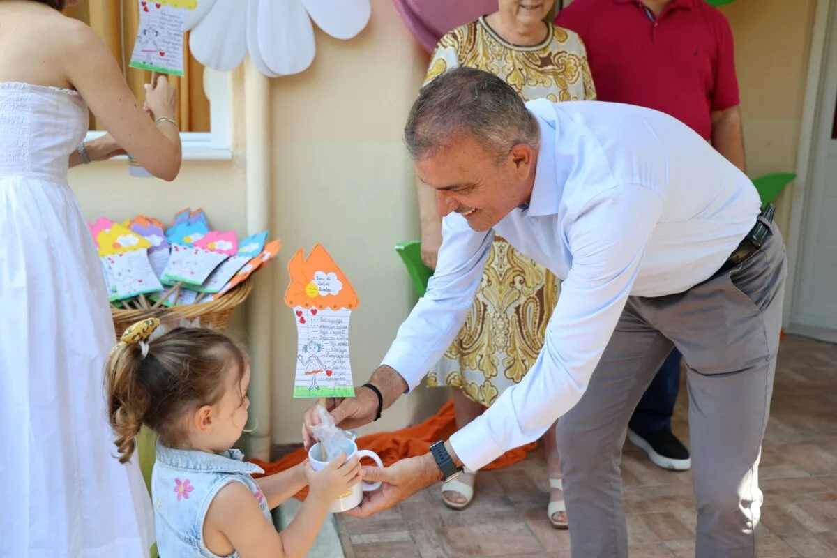 Στιγμιότυπο από την έναρξη της νέας χρονιάς και τον αγιασμό στον 6ο Παιδικό Σταθμό.