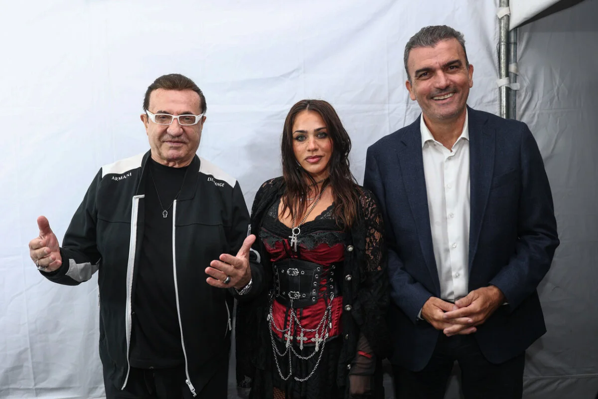 Στιγμιότυπο από την συναυλία του Λευτέρη Πανταζή στο Παζάρι Λάρισας 2026.