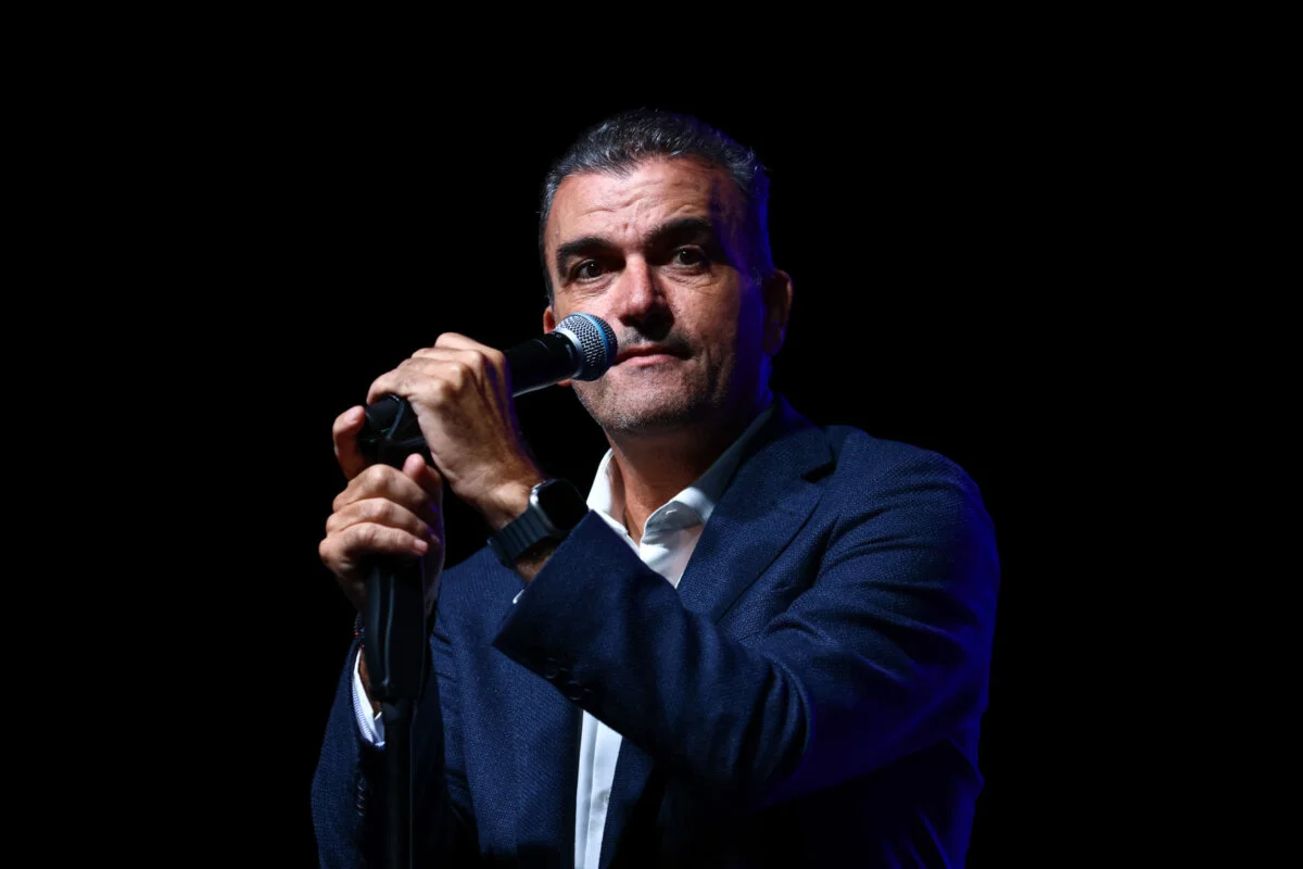 Στιγμιότυπο από την συναυλία του Λευτέρη Πανταζή στο Παζάρι Λάρισας 2026.
