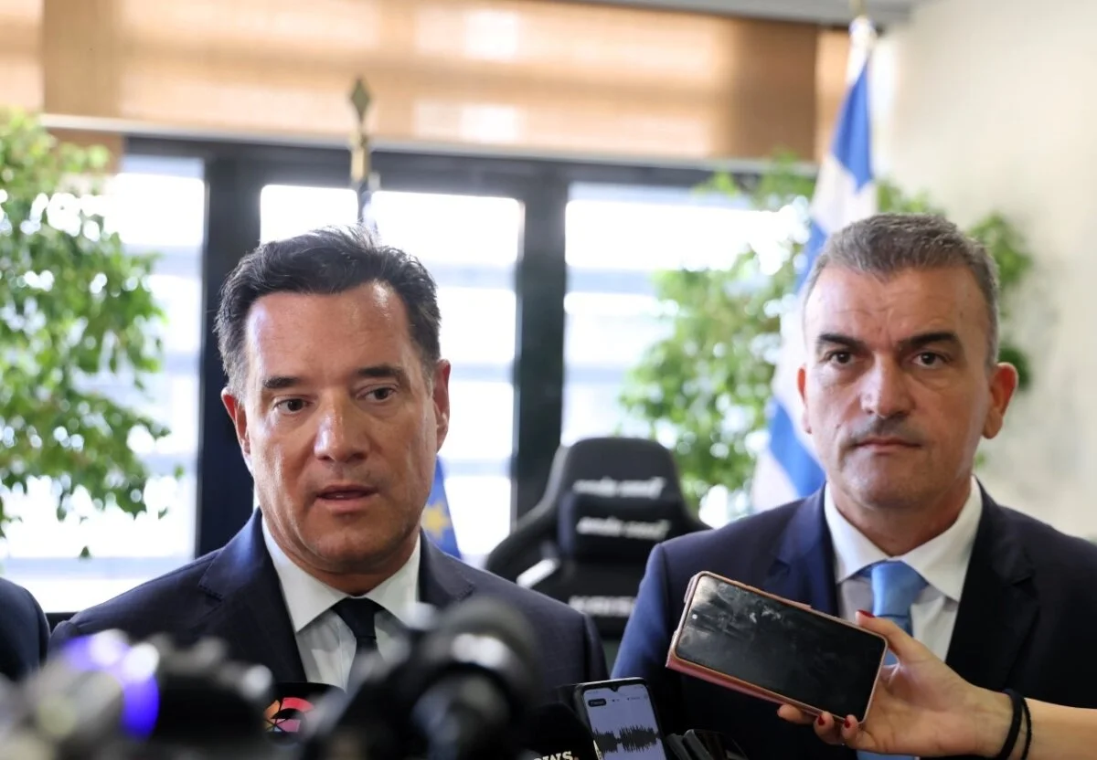 Στιγμιότυπο από την συνάντηση του Δημάρχου Λαρισαίων, κ.Θανάση Μαμάκου με τον Υπουργό Υγείας, κ.Άδωνι Γεωργιάδη.