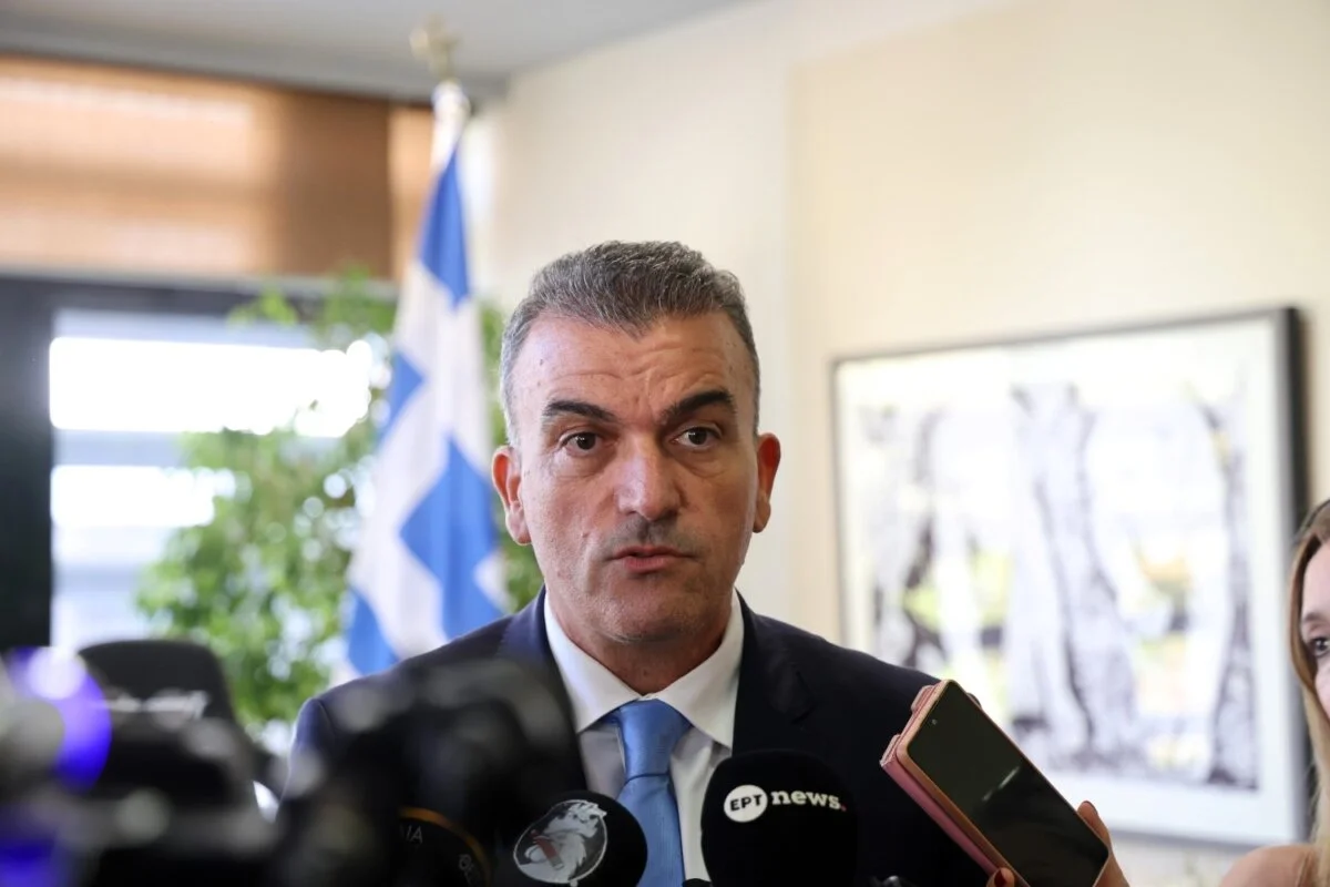 Στιγμιότυπο από την συνάντηση του Δημάρχου Λαρισαίων, κ.Θανάση Μαμάκου με τον Υπουργό Υγείας, κ.Άδωνι Γεωργιάδη.
