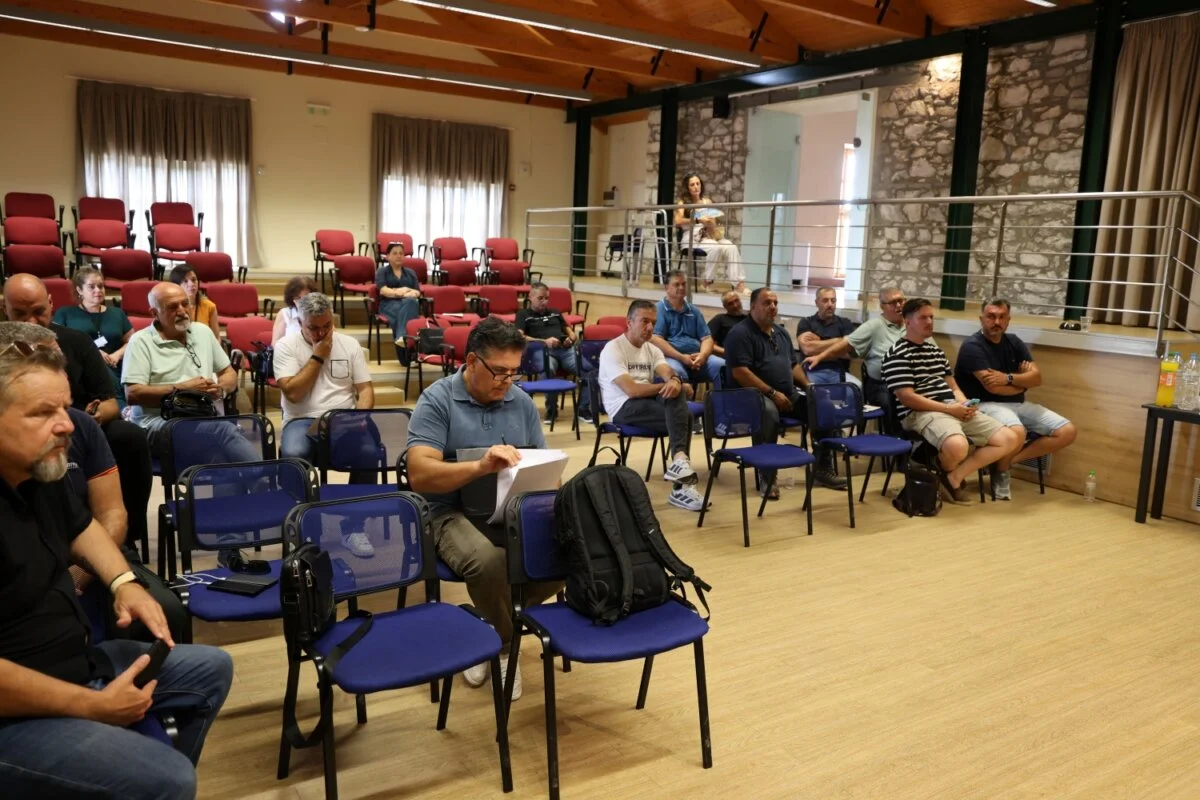 Στιγμιότυπο από την ενημερωτική συνάντηση-σύσκεψη εργασίας για τον ιό του Δυτικού Νείλου στον Μύλο του Παππά.