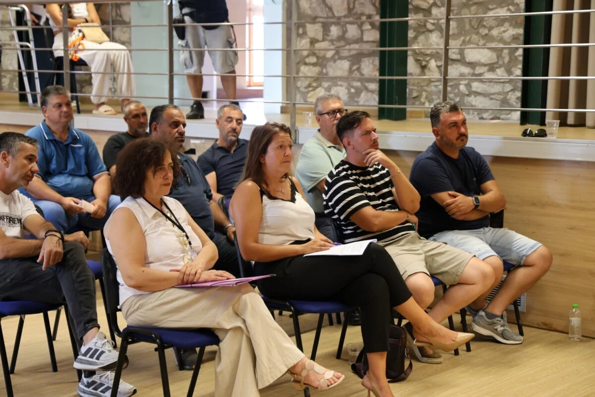 Στιγμιότυπο από την ενημερωτική συνάντηση-σύσκεψη εργασίας για τον ιό του Δυτικού Νείλου στον Μύλο του Παππά.