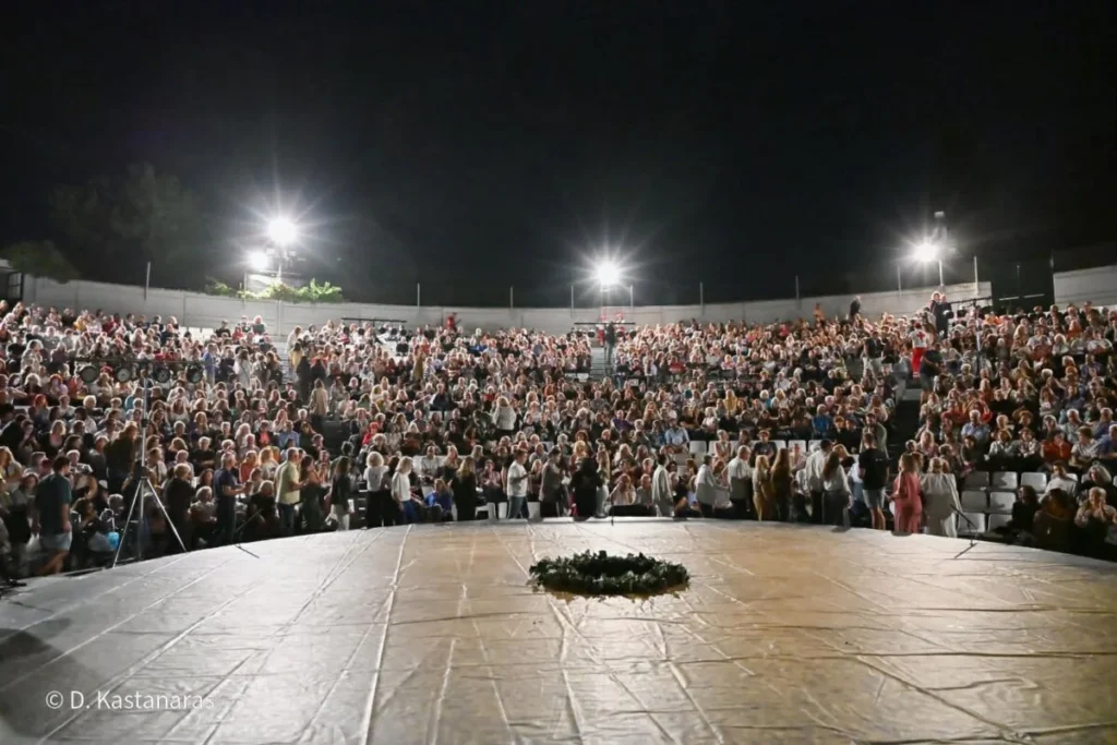 Στιγμιότυπο από το κλείσιμο της περιοδείας της παράστασης «Ματωμένος Γάμος» από το Θεσσαλικό Θέατρο.
