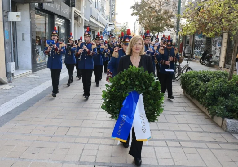 Η πομπή με την Φιλαρμονική στα πλαίσια των εκδηλώσεων για την Απελευθέρωση της Λάρισας από τη γερμανική κατοχή (23-10-1944).