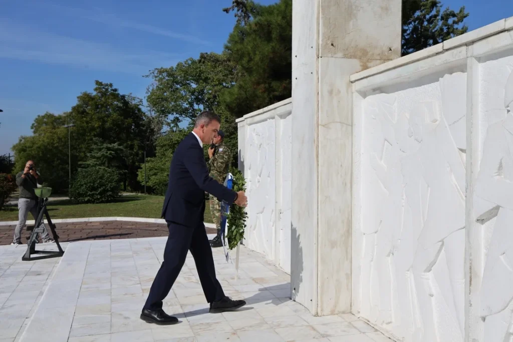 Στιγμιότυπο από τις εκδηλώσεις για την 82η επέτειο απελευθέρωσης της Λάρισας από τη γερμανική κατοχή.