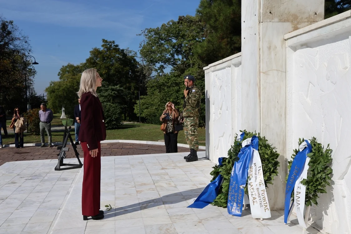 Στιγμιότυπο από τις εκδηλώσεις για την 82η επέτειο απελευθέρωσης της Λάρισας από τη γερμανική κατοχή.