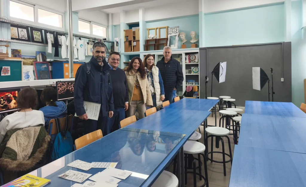 Στιγμιότυπο από την επίσκεψη του Αντιδημάρχου Πολιτισμού κ. Θωμά Ρετσιάνη και του Αντιδημάρχου Παιδείας, κ. Χρήστου Αγορίτσα στο 2ο Εργαστηριακό Κέντρο Λάρισας.