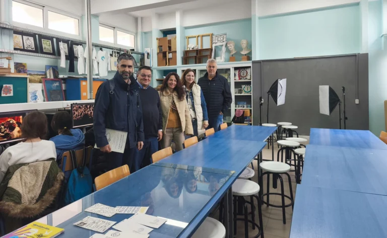 Στιγμιότυπο από την επίσκεψη του Αντιδημάρχου Πολιτισμού κ. Θωμά Ρετσιάνη και του Αντιδημάρχου Παιδείας, κ. Χρήστου Αγορίτσα στο 2ο Εργαστηριακό Κέντρο Λάρισας.