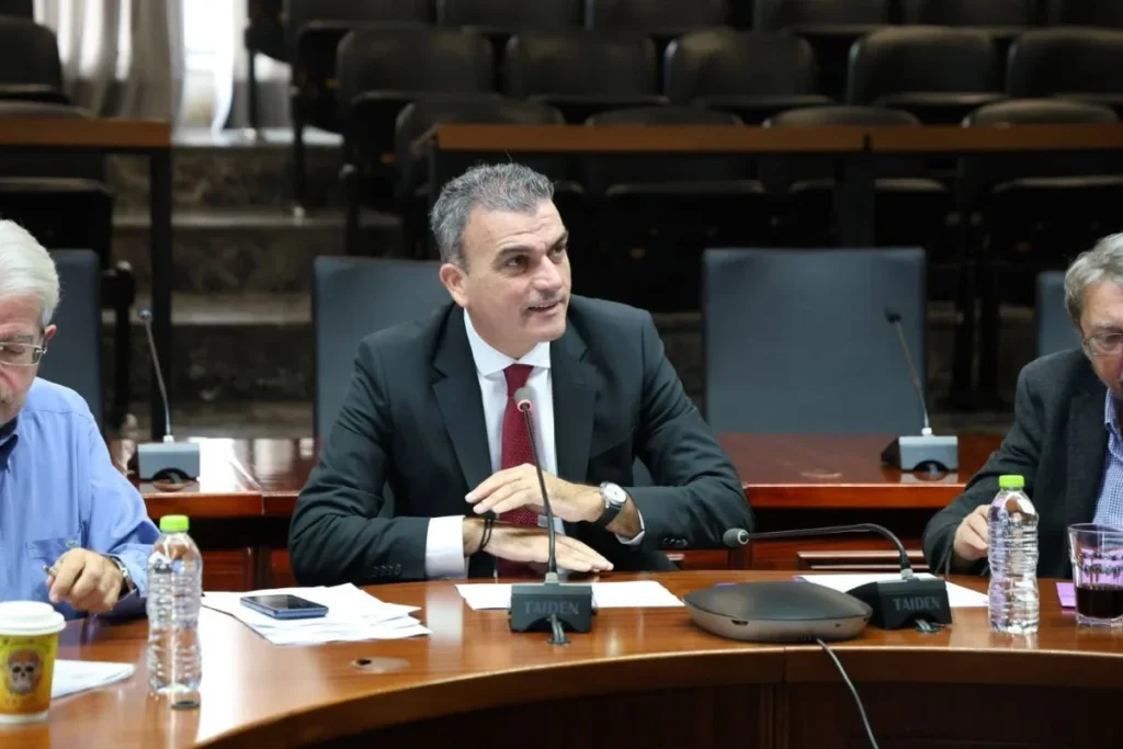 Στιγμιότυπο από την ημερίδα της Επιτροπής Ψηφιακής Διακυβέρνησης της ΚΕΔΕ στην Λάρισα
