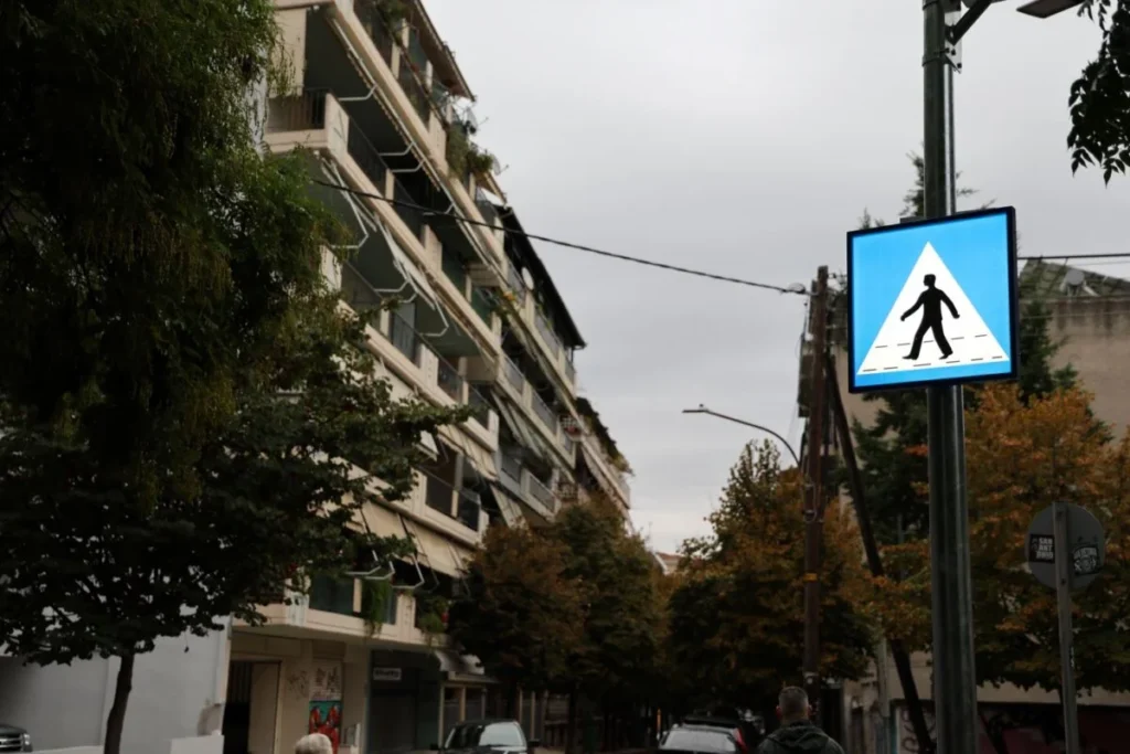 Στιγμιότυπο από την επίσκεψη του Δημάρχου κ.Θανάση Μαμάκου και του Αντιδημάρχου κ.Κωνσταντίνου Αργυρόπουλου στην έξυπνη διάβαση Αγίου Αντωνίου