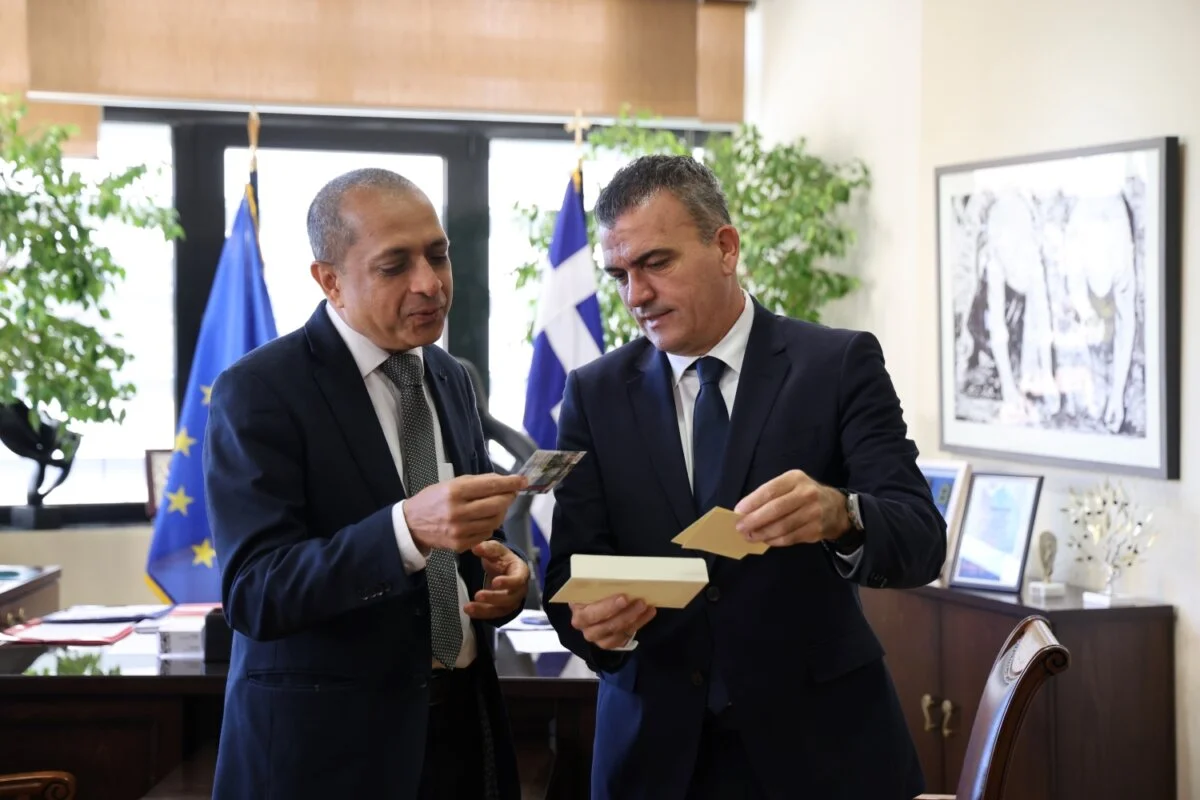 Στιγμιότυπο από την συνάντηση του Δημάρχου Λαρισαίων, Θ. Μαμάκου με τον πρέσβη της Δημοκρατίας της Ινδίας, κ. Ravi Shankar.