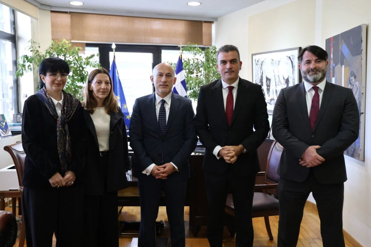 Στιγμιότυπο από την συνάντηση του Δημάρχου Λαρισαίων, Θ. Μαμάκου με τον Γενικό Πρόξενο της Γεωργίας στην Ελλάδα.