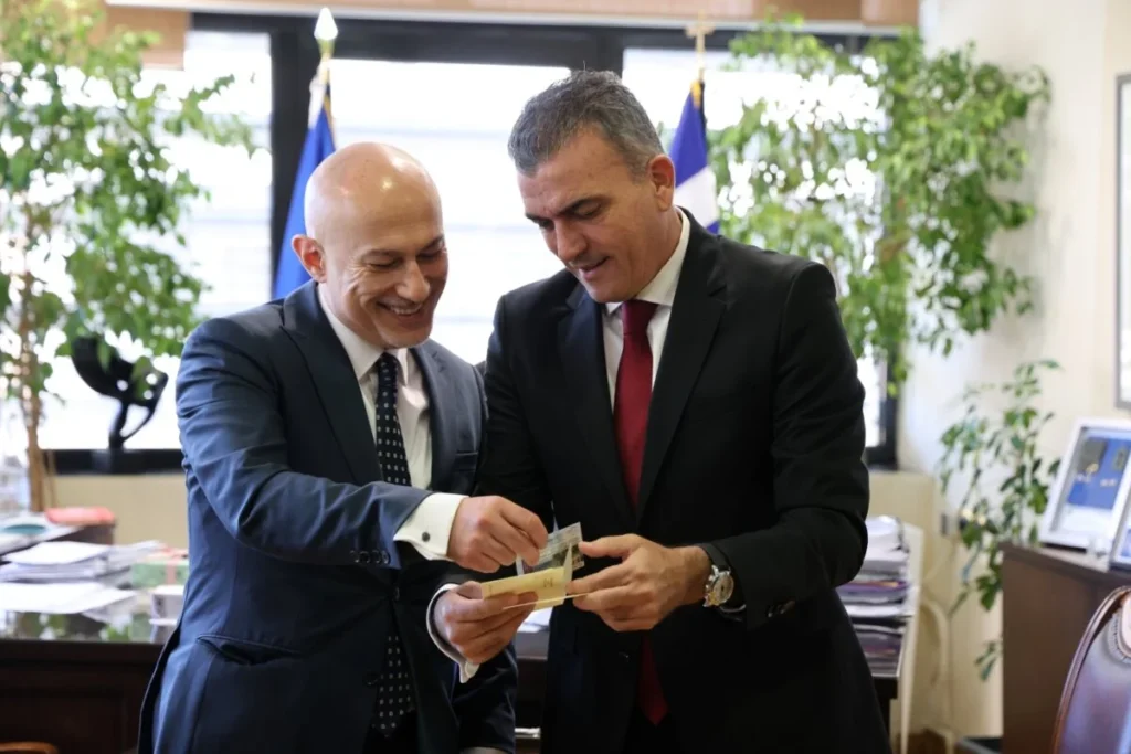 Στιγμιότυπο από την συνάντηση του Δημάρχου Λαρισαίων, Θ. Μαμάκου με τον Γενικό Πρόξενο της Γεωργίας στην Ελλάδα.