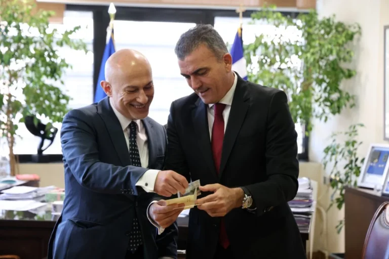 Στιγμιότυπο από την συνάντηση του Δημάρχου Λαρισαίων, Θ. Μαμάκου με τον Γενικό Πρόξενο της Γεωργίας στην Ελλάδα.
