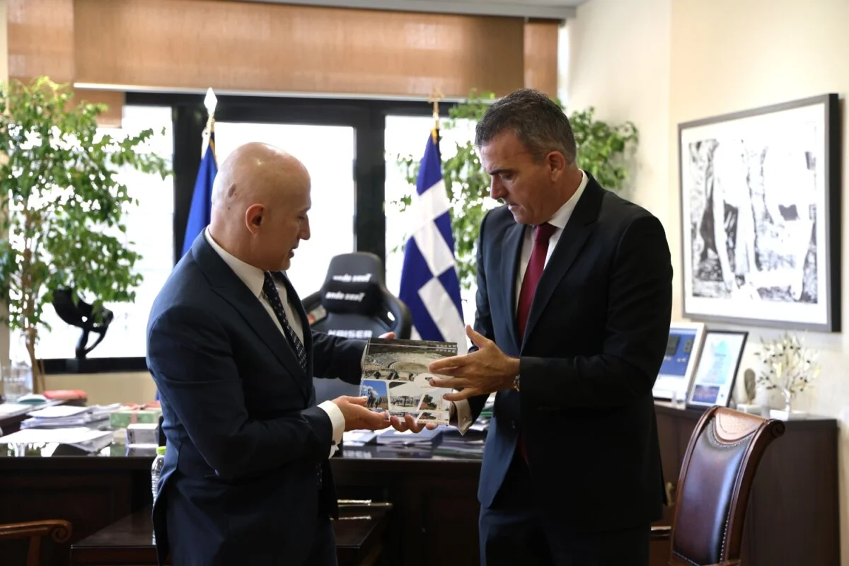 Στιγμιότυπο από την συνάντηση του Δημάρχου Λαρισαίων, Θ. Μαμάκου με τον Γενικό Πρόξενο της Γεωργίας στην Ελλάδα.