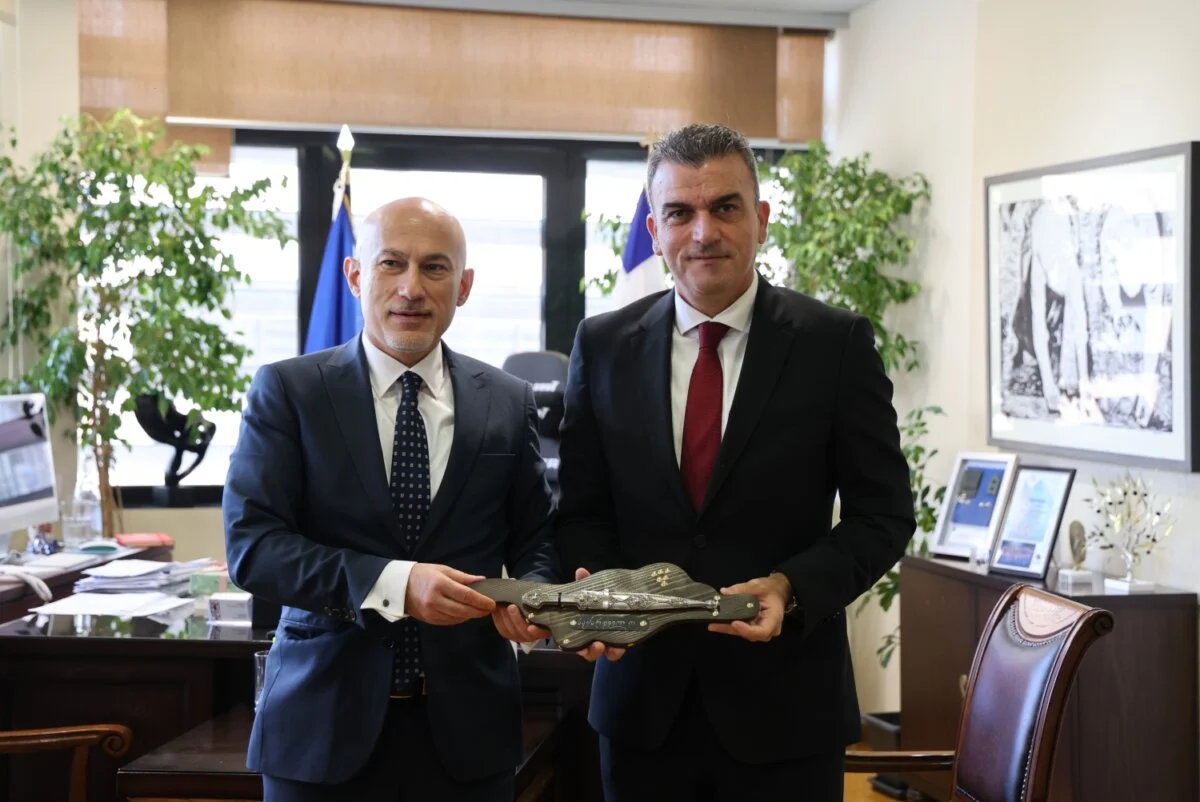 Στιγμιότυπο από την συνάντηση του Δημάρχου Λαρισαίων, Θ. Μαμάκου με τον Γενικό Πρόξενο της Γεωργίας στην Ελλάδα.