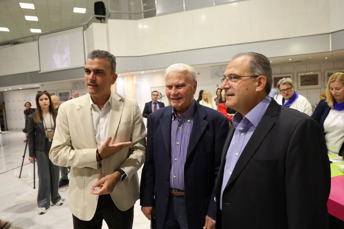 Στιγμιότυπο από την εκδήλωση για την παρουσίαση και πρώτη κυκλοφορία της επετειακής σειράς γραμματοσήμων των ΕΛΤΑ.