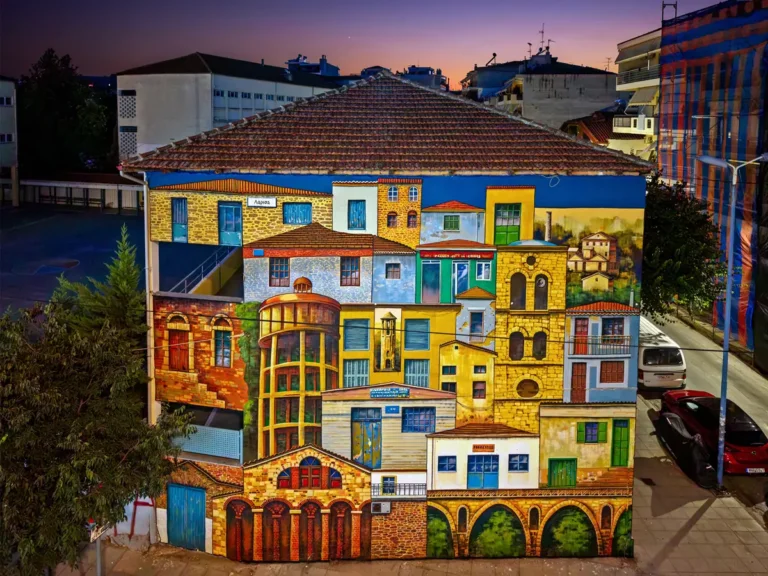 Η τοιχογραφία (mural) που δημιουργήθηκε σε τοίχο κτηρίου στην Λάρισα από τον καλλιτέχνη Fransisco.
